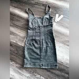 No Boundaries Charcoal Denim mini dress
It’s So Cute😍.
(Brand New) 🖤